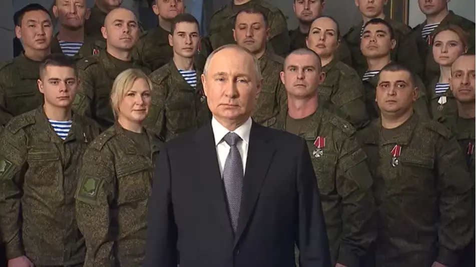 俄媒:普京在俄南部军区发表2023年新年讲话，与士兵一起高呼“乌拉”